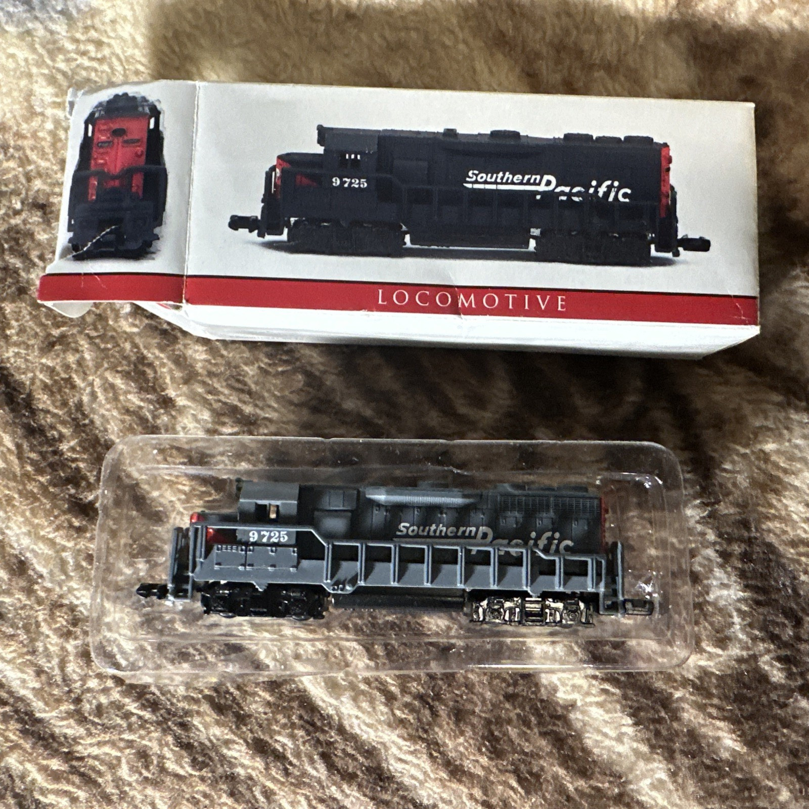Southern Pacific High Speed Metal Products N Scale 9725 Diesel Locomotive Train