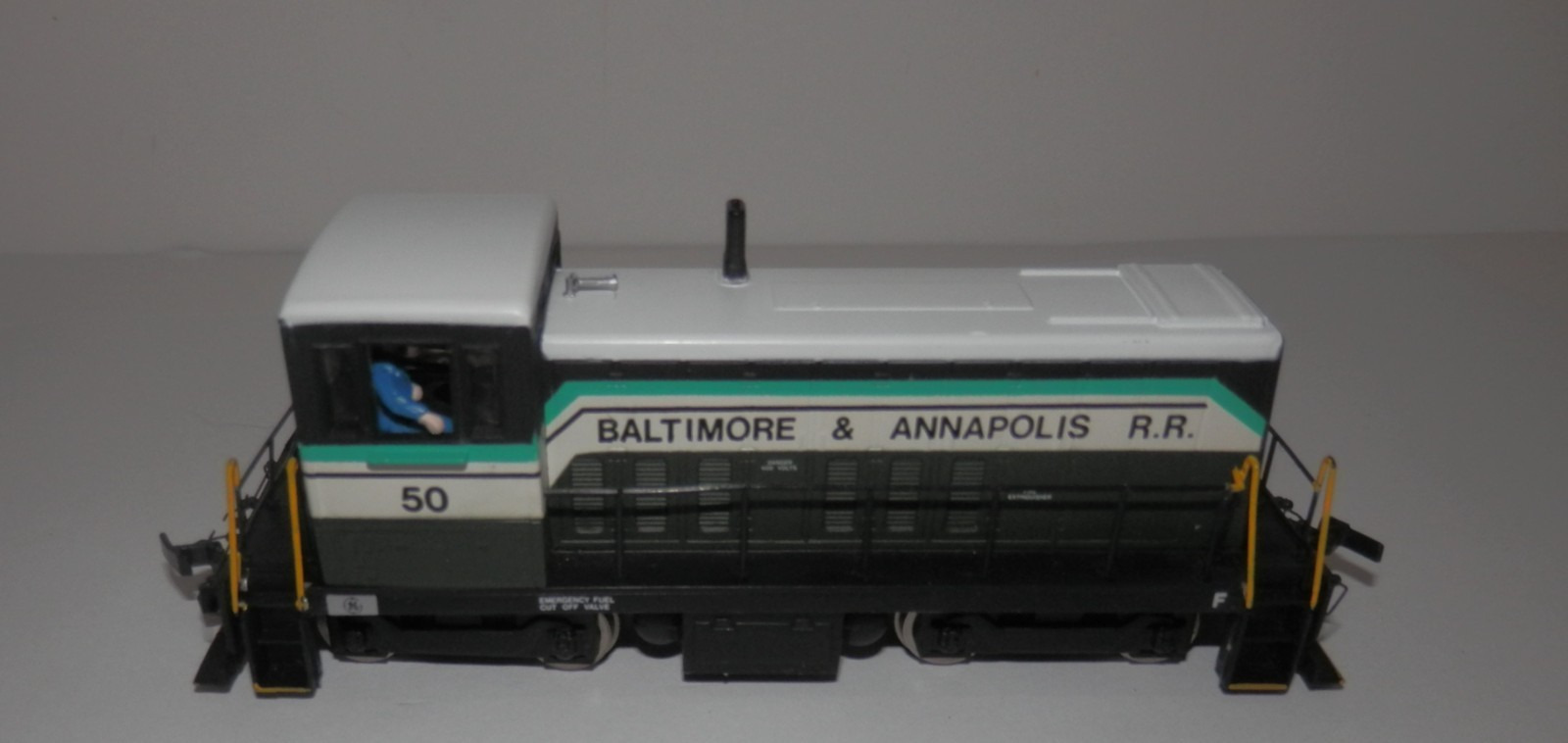 Spectrum HO Scale POWERED Baltimore & Annapolis RR 50 GE 70 Ton Diesel #81102