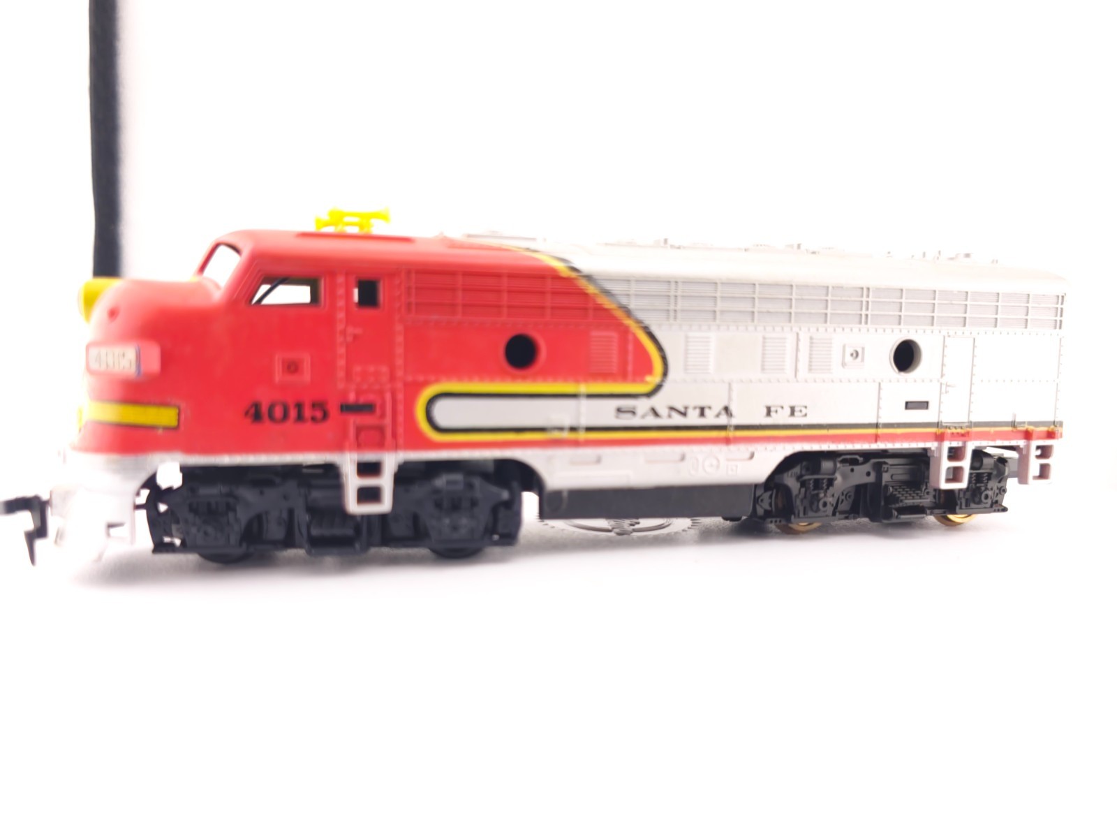 *READ Tyco HO Scale Santa Fe F7A Diesel Locomotive 4015 PARTS REPAIR Doesnt Run