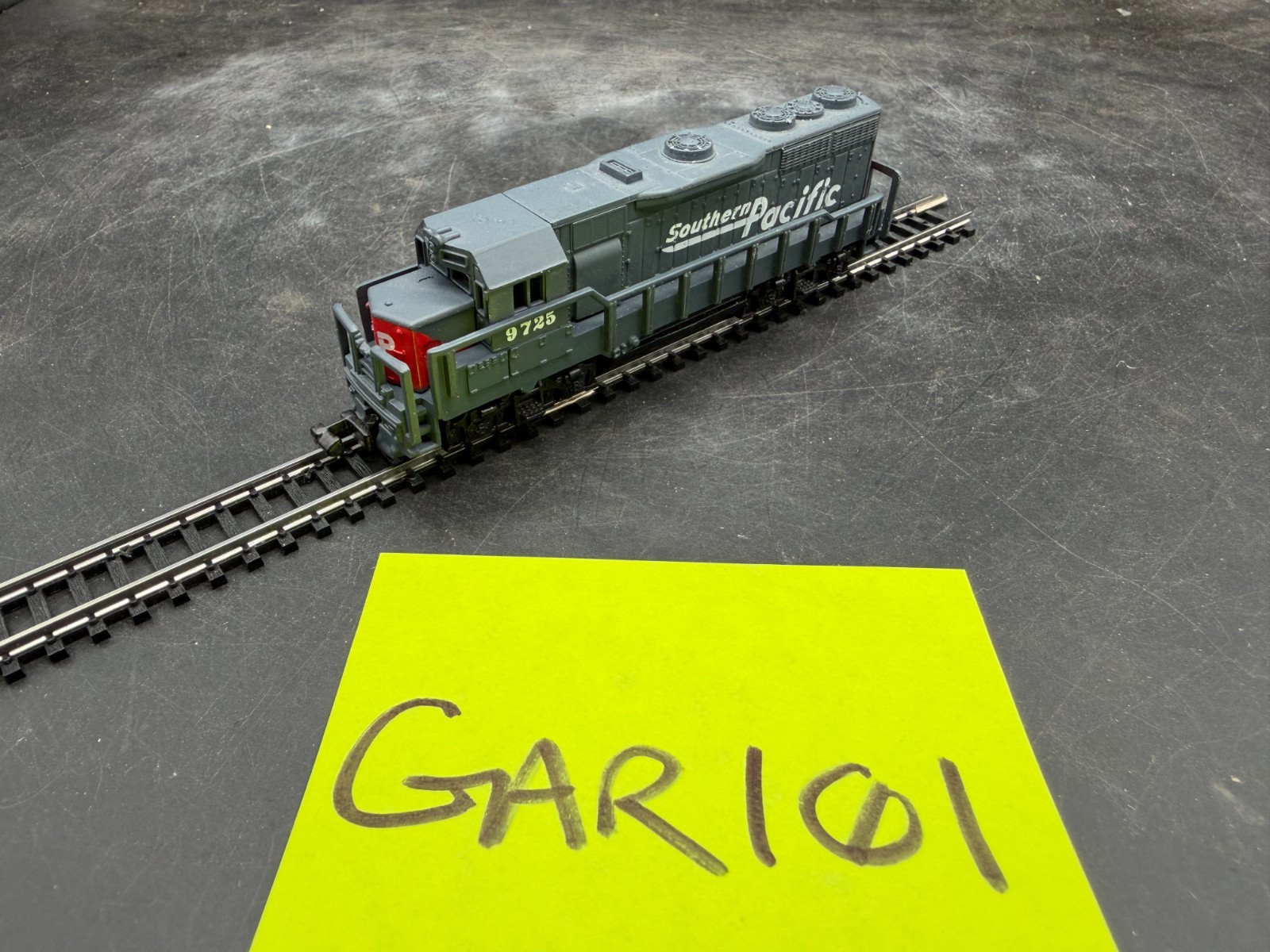 Southern Pacific Diesel Dummy #9725 N-Scale High Speed