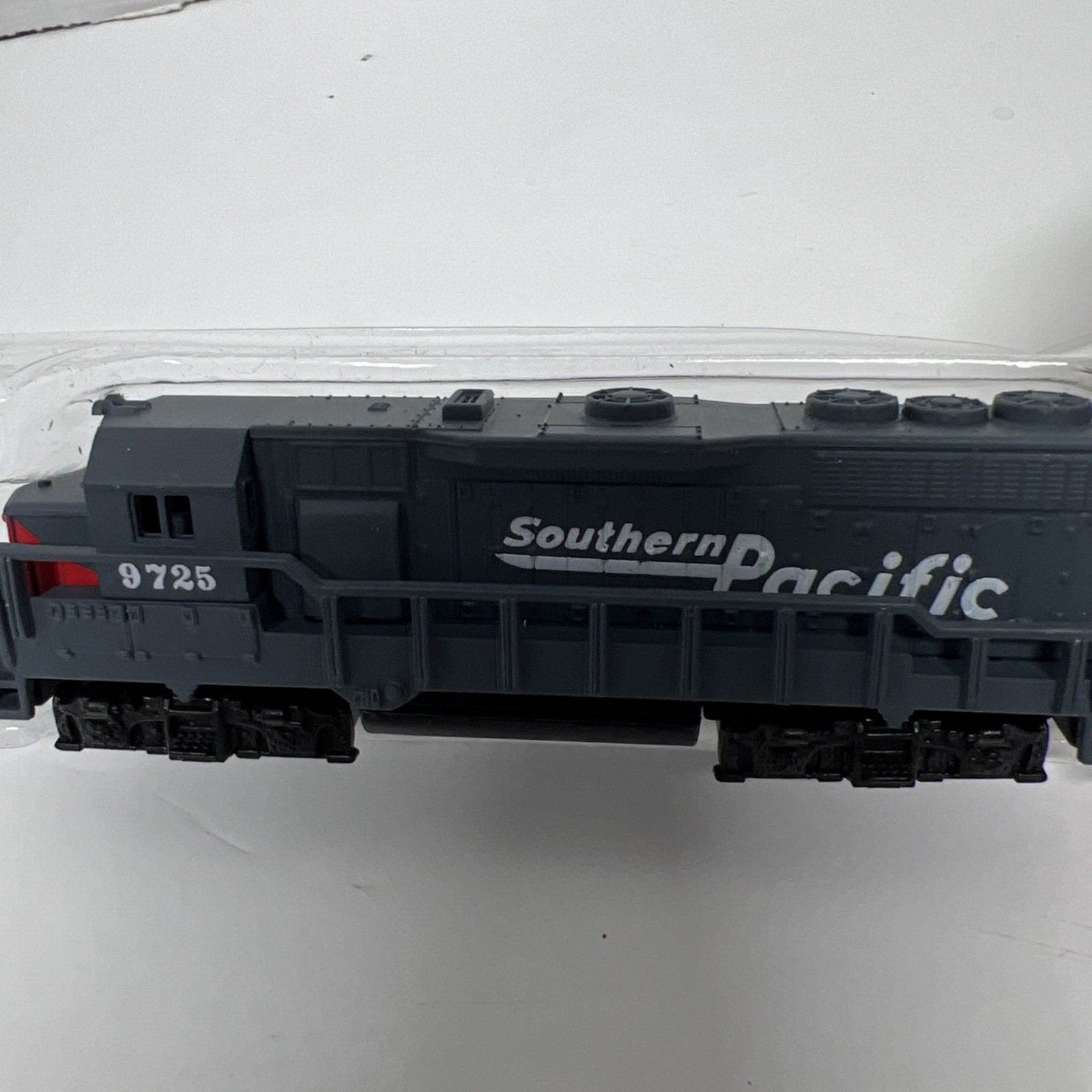 Southern Pacific Locomotive #9725 Train No. 418 High Speed N Scale Metal Gray