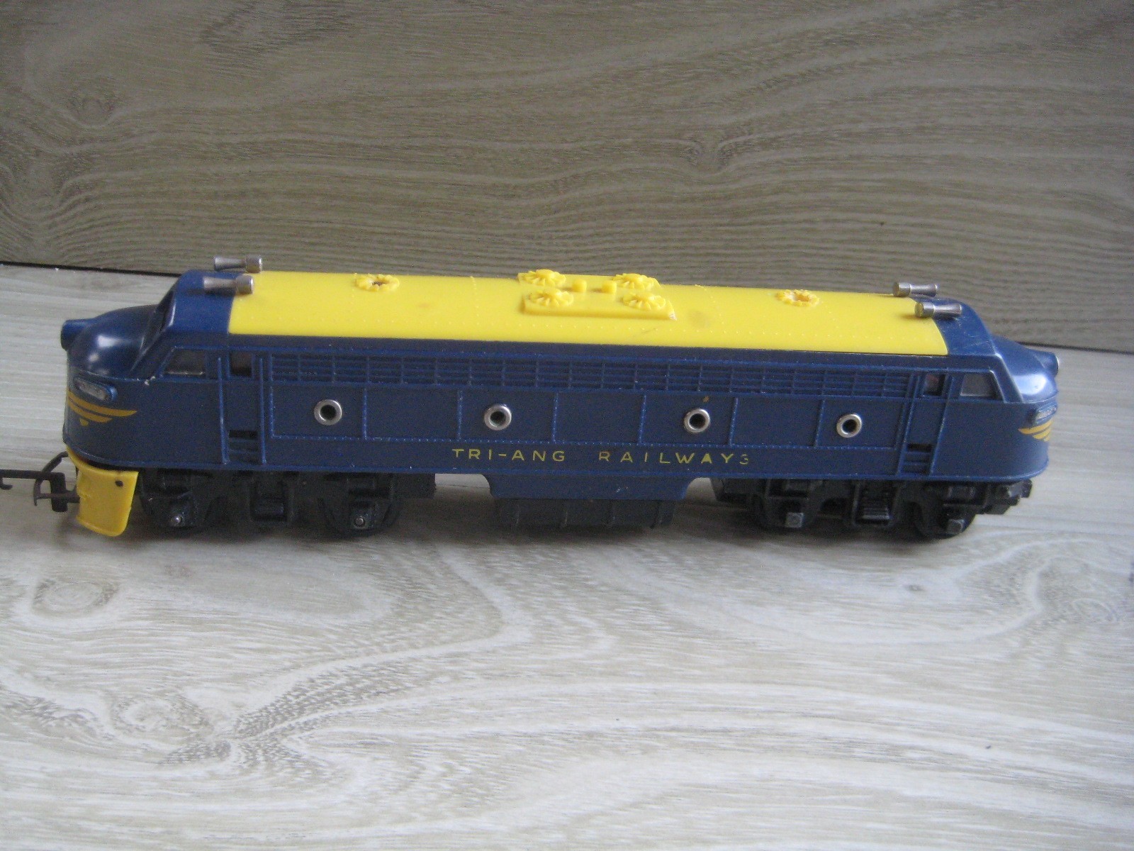 Triang OO Gauge R159A Australian Powered Double Ended Diesel ‘Tri-ang Railways’