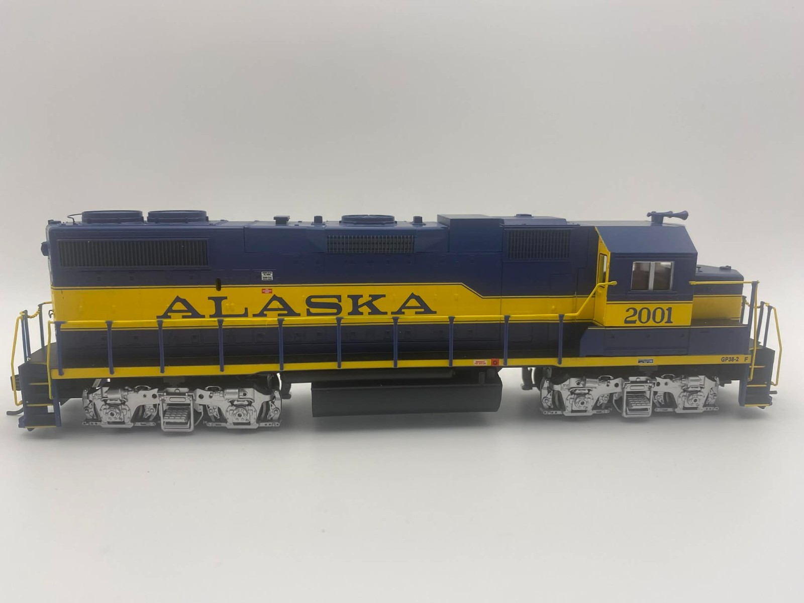 HO Scale DCC Quick-Plug Equipped ATH29317 Alaska Railroad GP38-2 2001