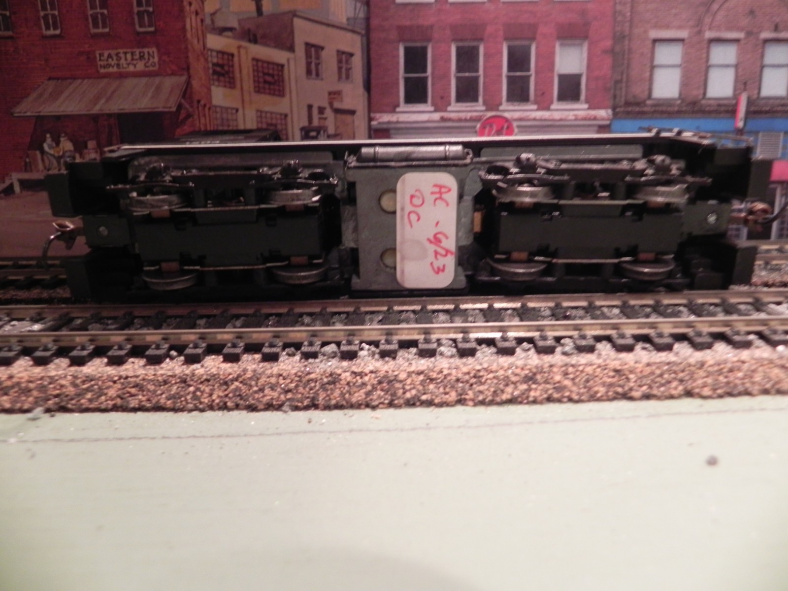 HO Scale Illinois Central IC SW7 Diesel Switcher Locomotive #1203 ATHERAN DC
