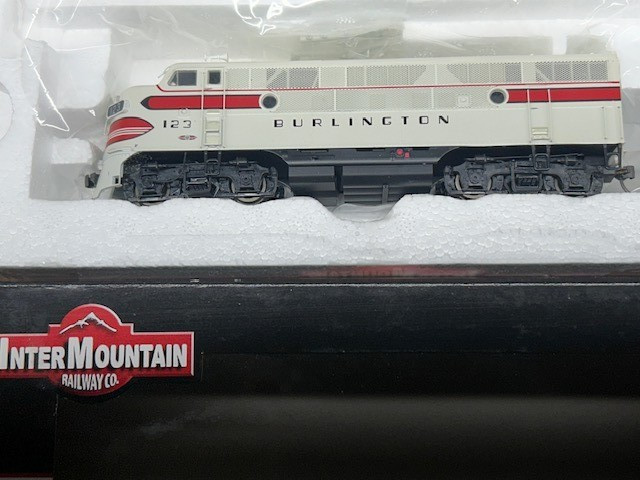 BURLINGTON – “CB&Q “- F3A unit EMD DIESEL LOCO – DC / DCC Ready HO Scale NEW
