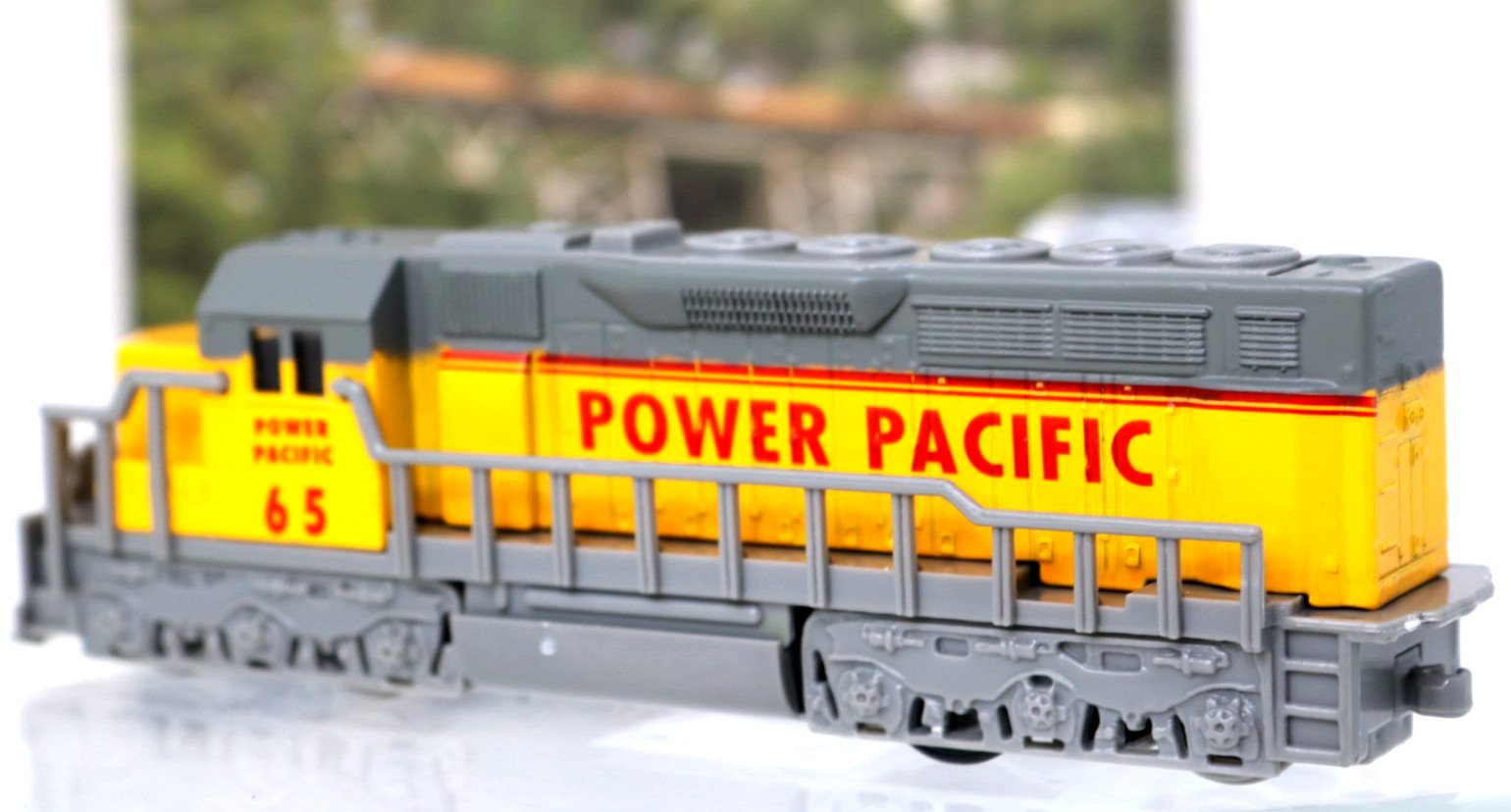 Freight Locomotive Pull Back Power Yellow & Grey 65 Power Pacific 7″ 4+ Diecast