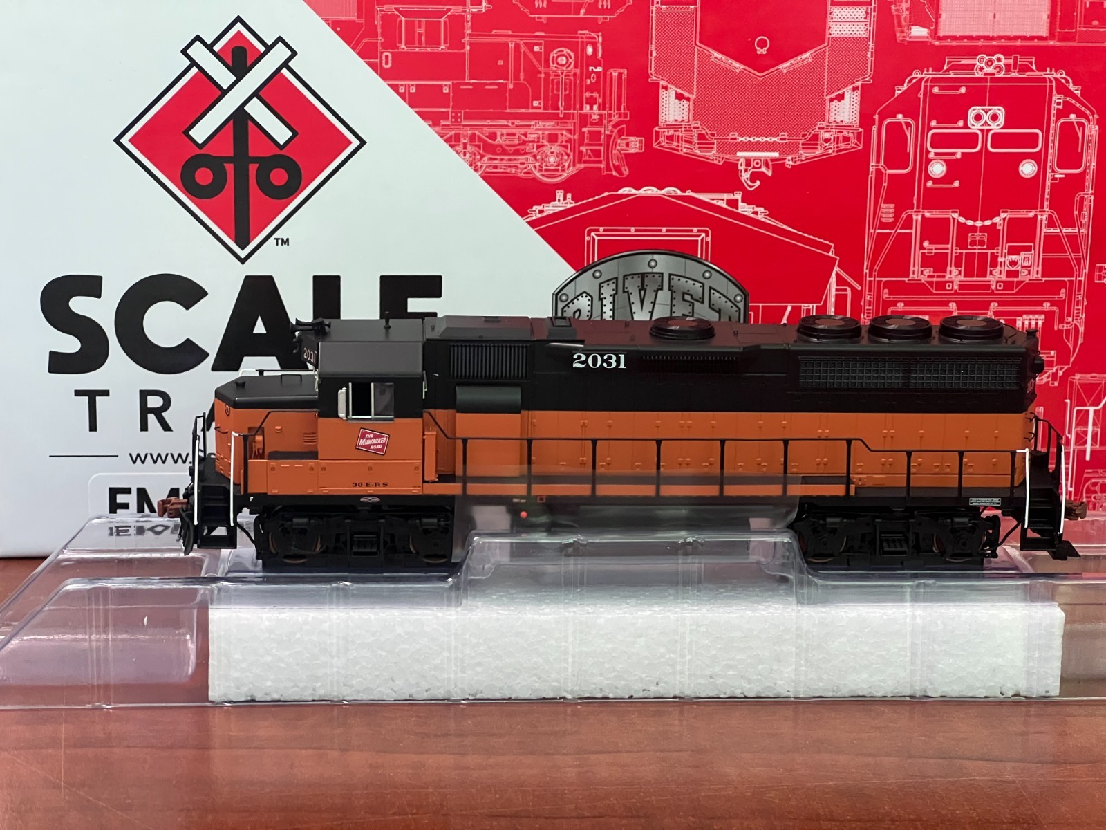 Milwaukee Road GP40 #2031 – ScaleTrains Rivet Counter – DCC & Sound Ready – BNIB