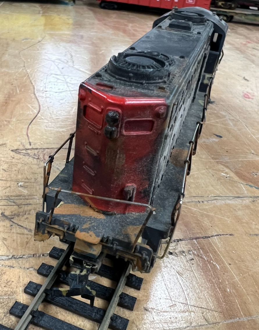 Vintage Weathered HO Scale Mantua Tyco Southern Pacific Locomotive Diesel #5628