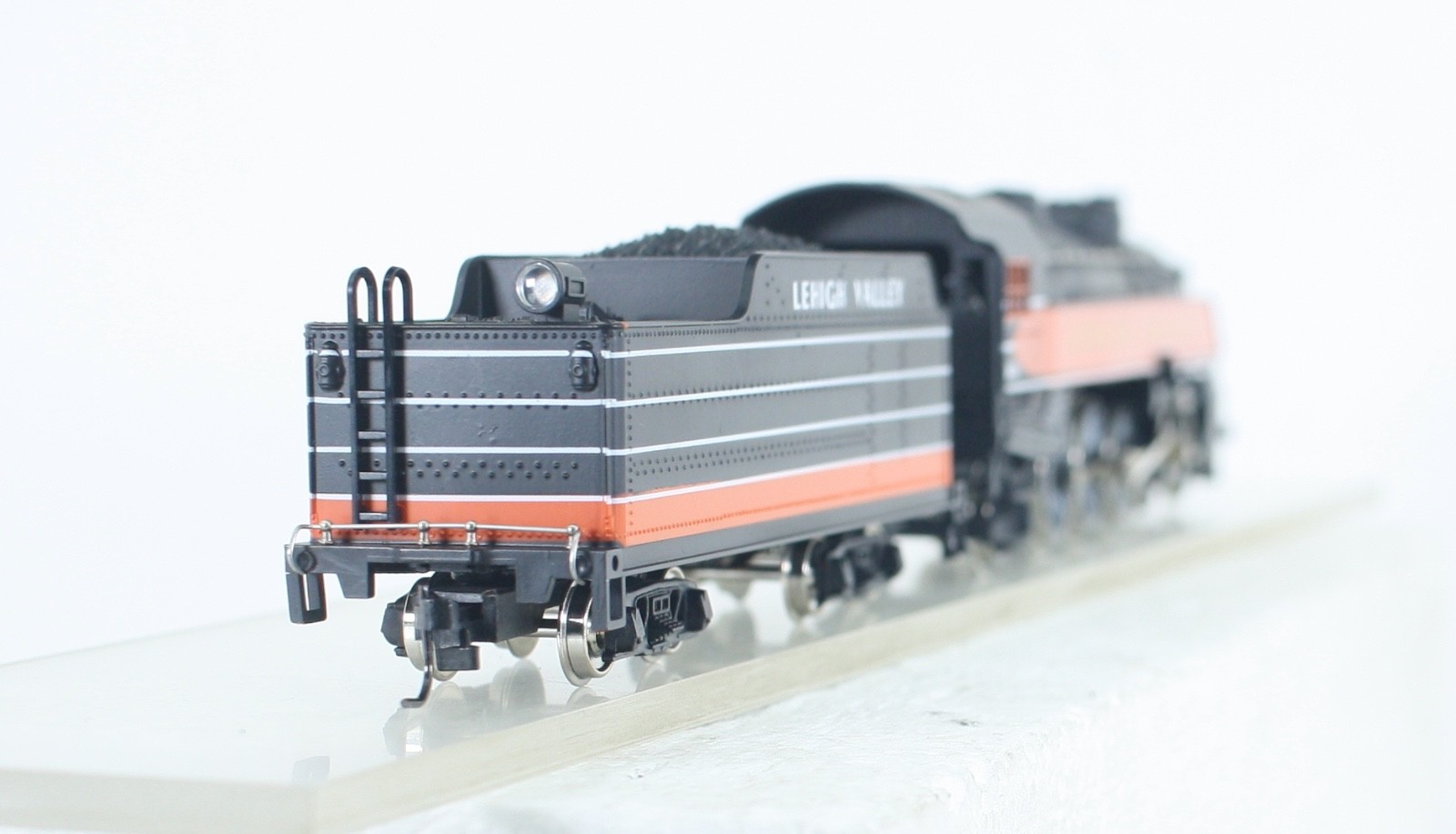 HO Scale Mehano Lehigh Valley Semi Streamlined $-6-2 Pacific Asa Packer #2022