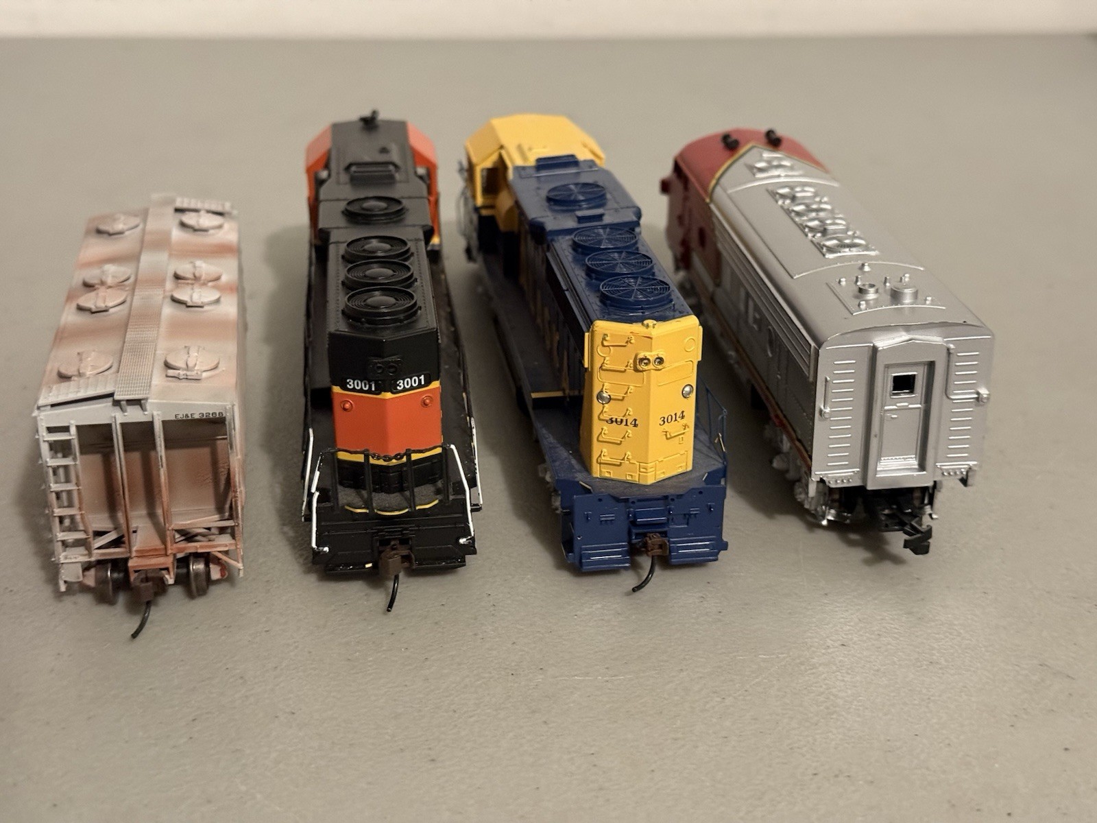 Bachmann HO Lot BNSF #3001 Alaska 3014 Santa Fe Engine EJ&J Box Car TESTED WORKS