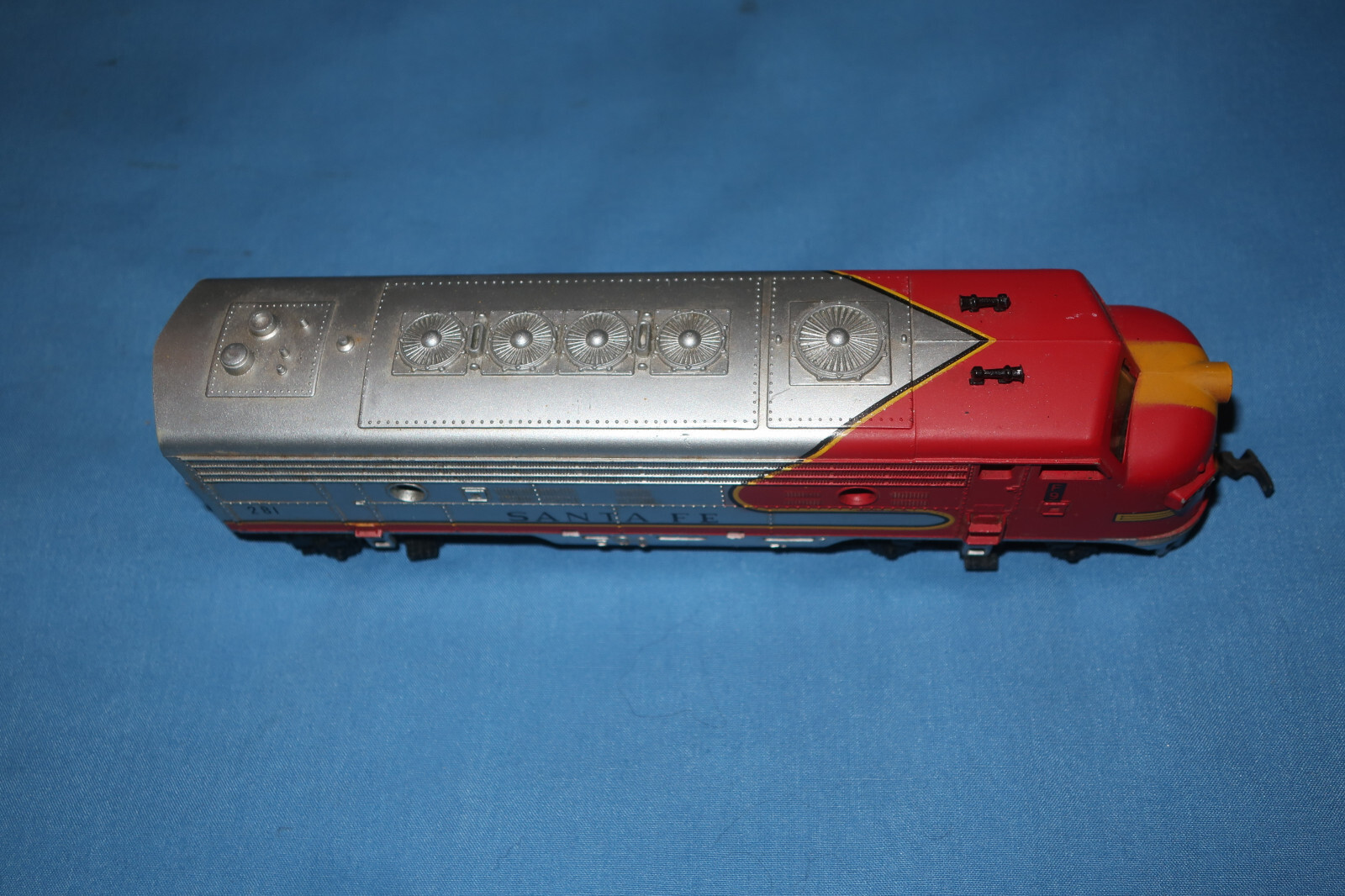 #281 HO Scale F9 Santa Fe Diesel Locomotive. Made in Yugoslavia. Runs