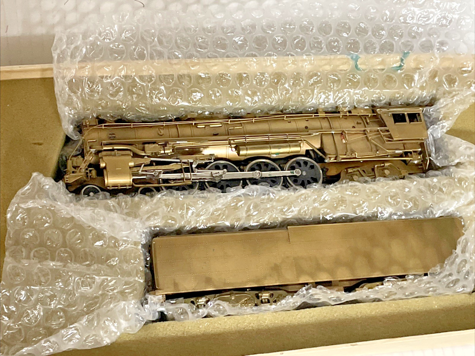 4-8-4 S.F. BRASS HO PACIFIC FAST MAIL MODEL RTR. / UNITED / In Box