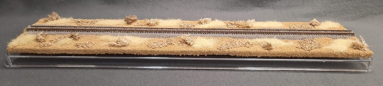 Z SCALE 16″ SINGLE-TRACK DISPLAY CASE -“DESERT SCENE” – FOR ANY Z TRAINS