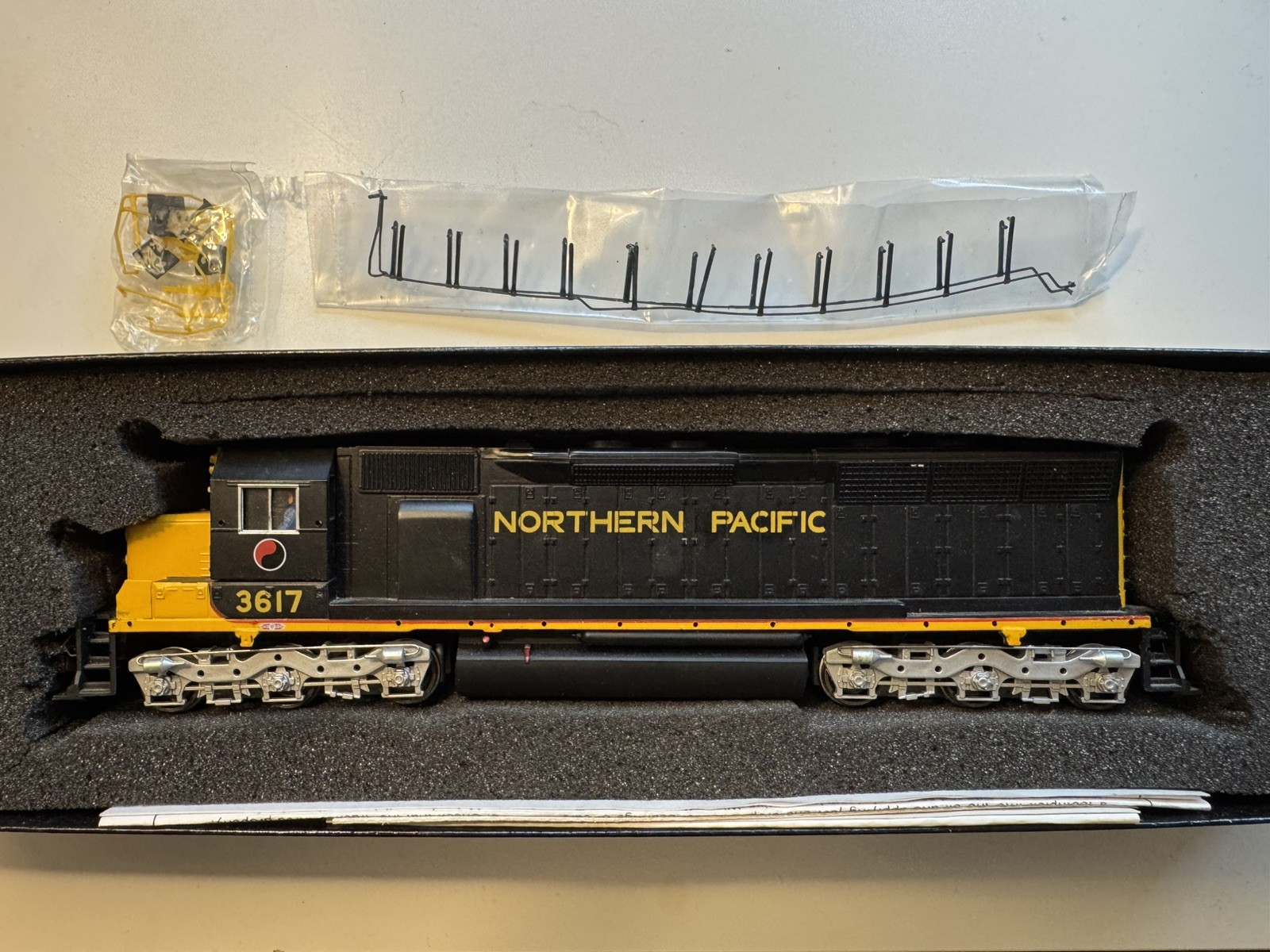 Bachmann 11625 – HO Scale EMD SD45 Northern Pacific 3617