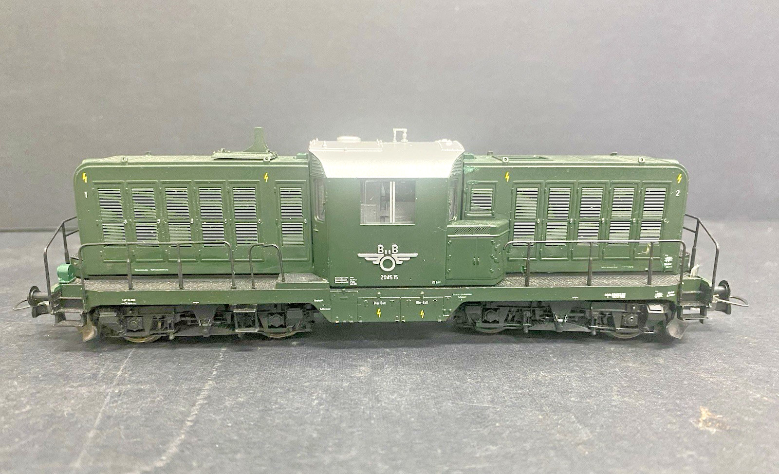 Roco 73463 Diesel Locomotive 2045.13 OBB HO scale with wrong box B9