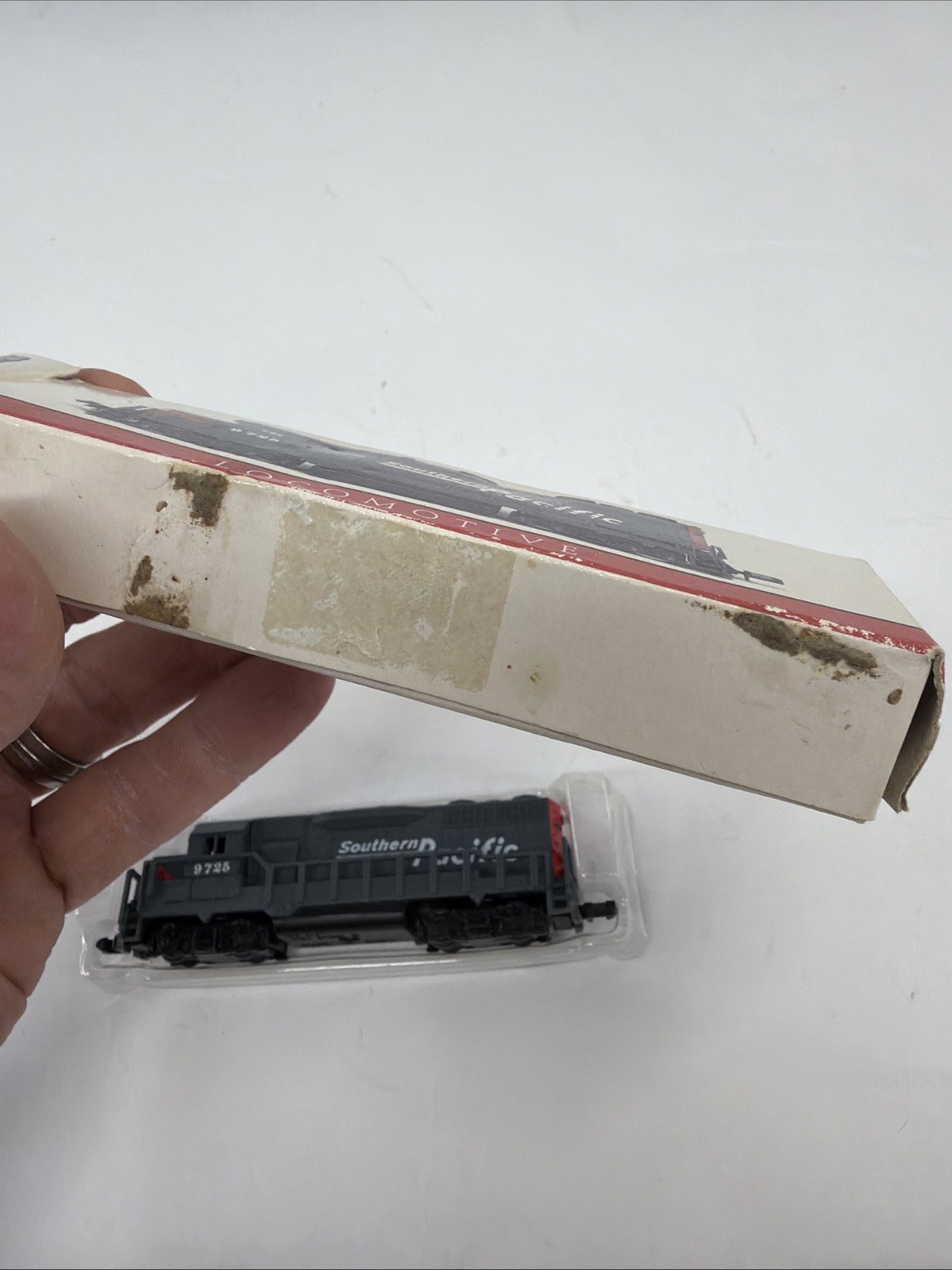 High Speed 418 N-Scale Southern Pacific **Dummy** Locomotive #9725