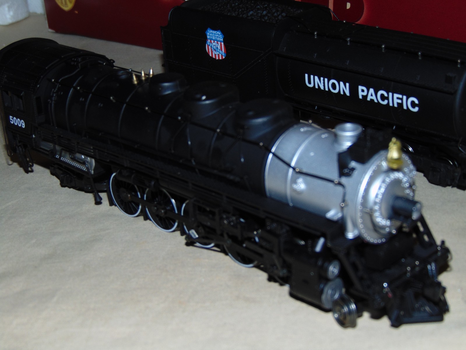 IHC PREMIER GOLD HO 23412 UNION PACIFIC 2-10-2 STEAM ENGINE + BOX