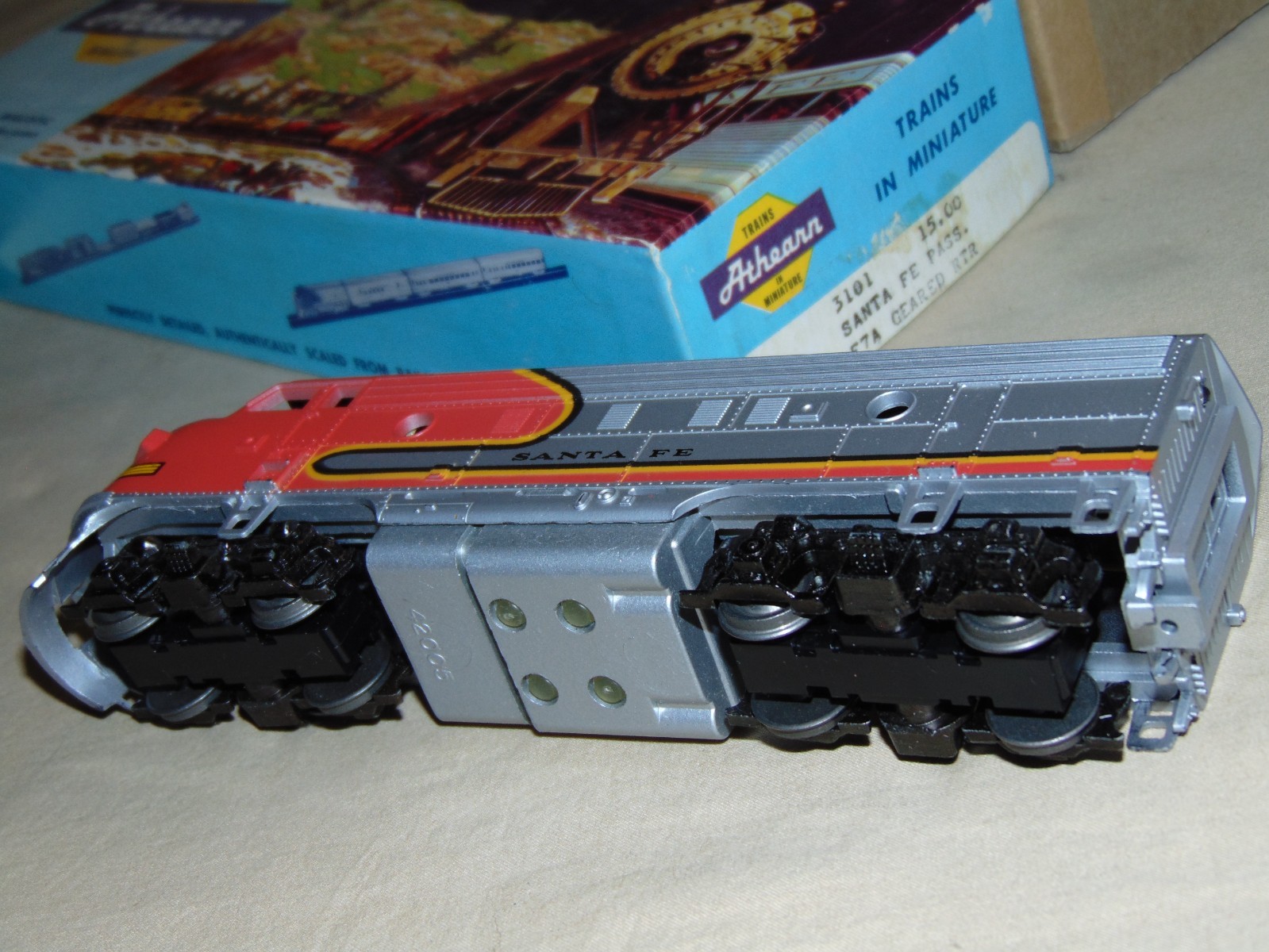 ATHEARN HO 3101 SANTA FE F7A DIESEL + BOX #23