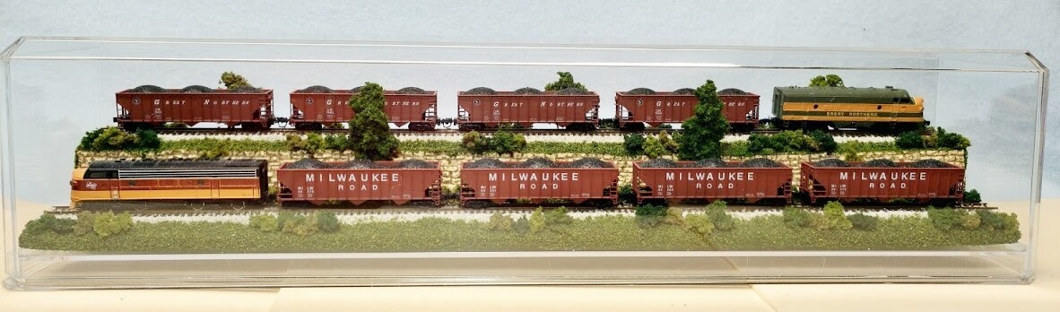 Z SCALE 16″ 2-LEVEL TRACK -SUMMER SCENE-DISPLAY CASE-FOR ANY Z TRAIN