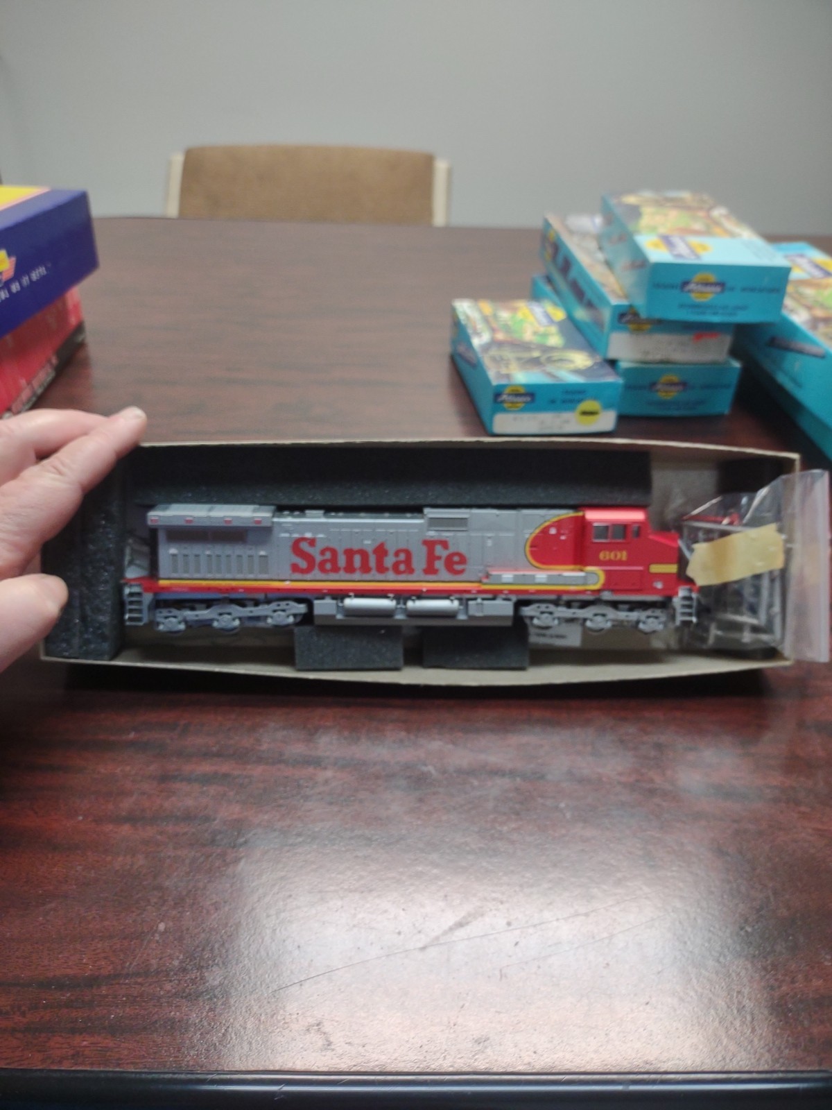 ATHEARN GE C44-9W LOCOMOTIVE SANTA FE #601 ~ HO SCALE Power Unit Wire Railing In