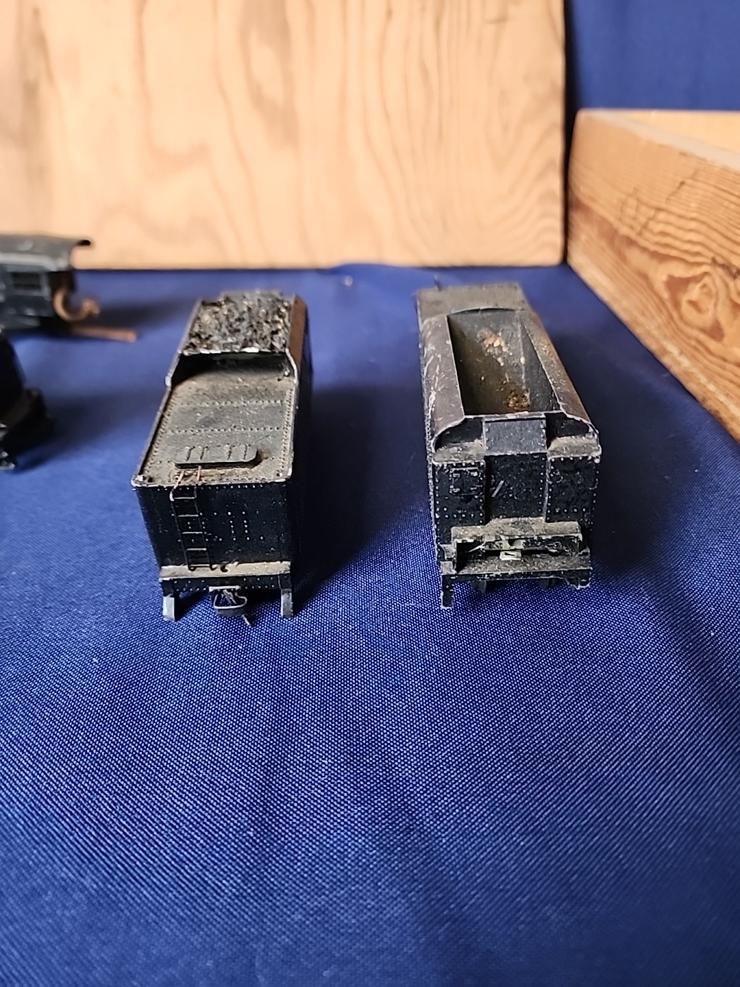 Vintage Set Of Unbranded Train Heavy Metal Locomotive Looks Great Untested 7”