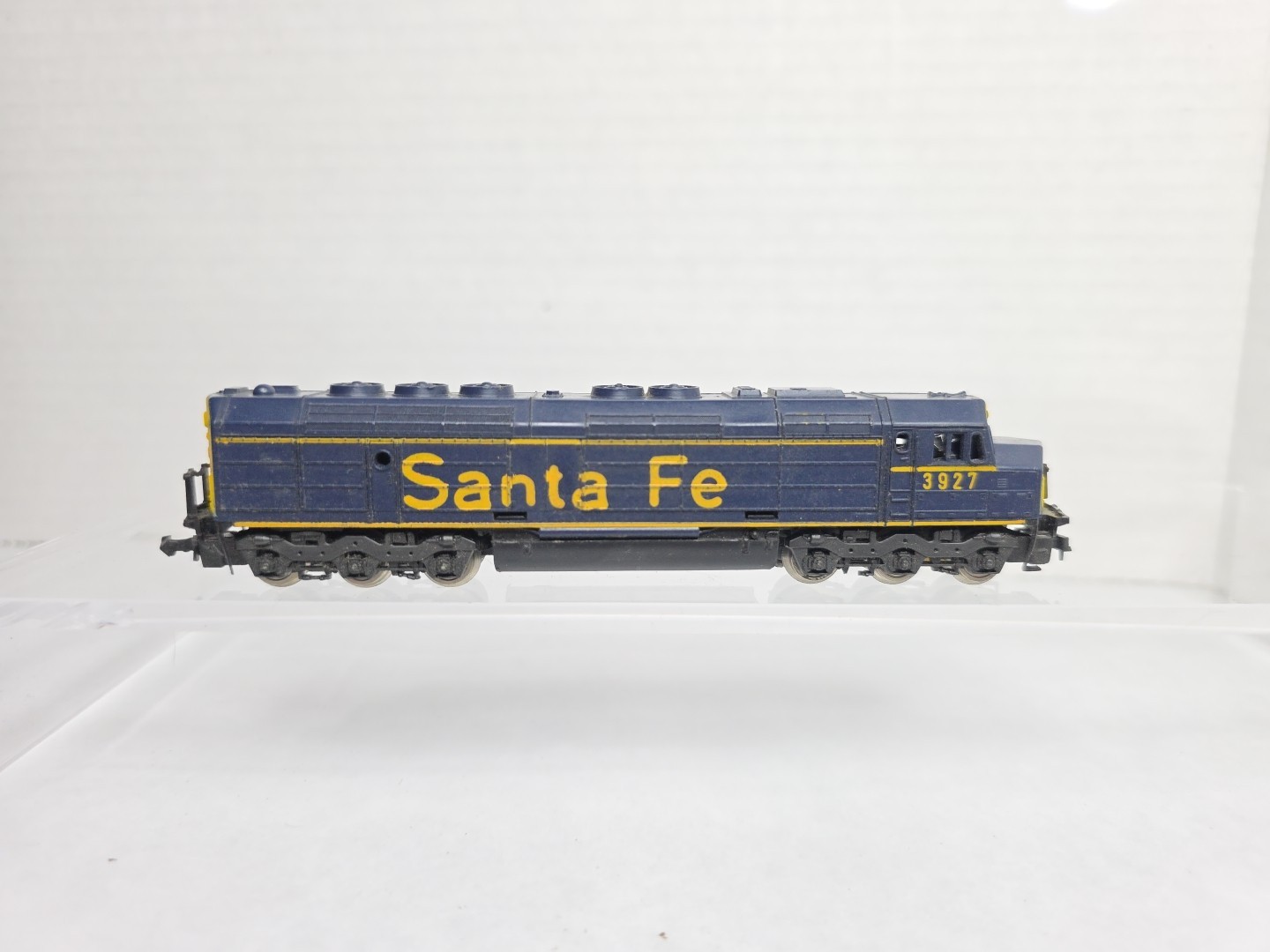 N Scale Lima Santa Fe ATSF 3927 SD-75 Diesel Locomotive Runs Read Description (A