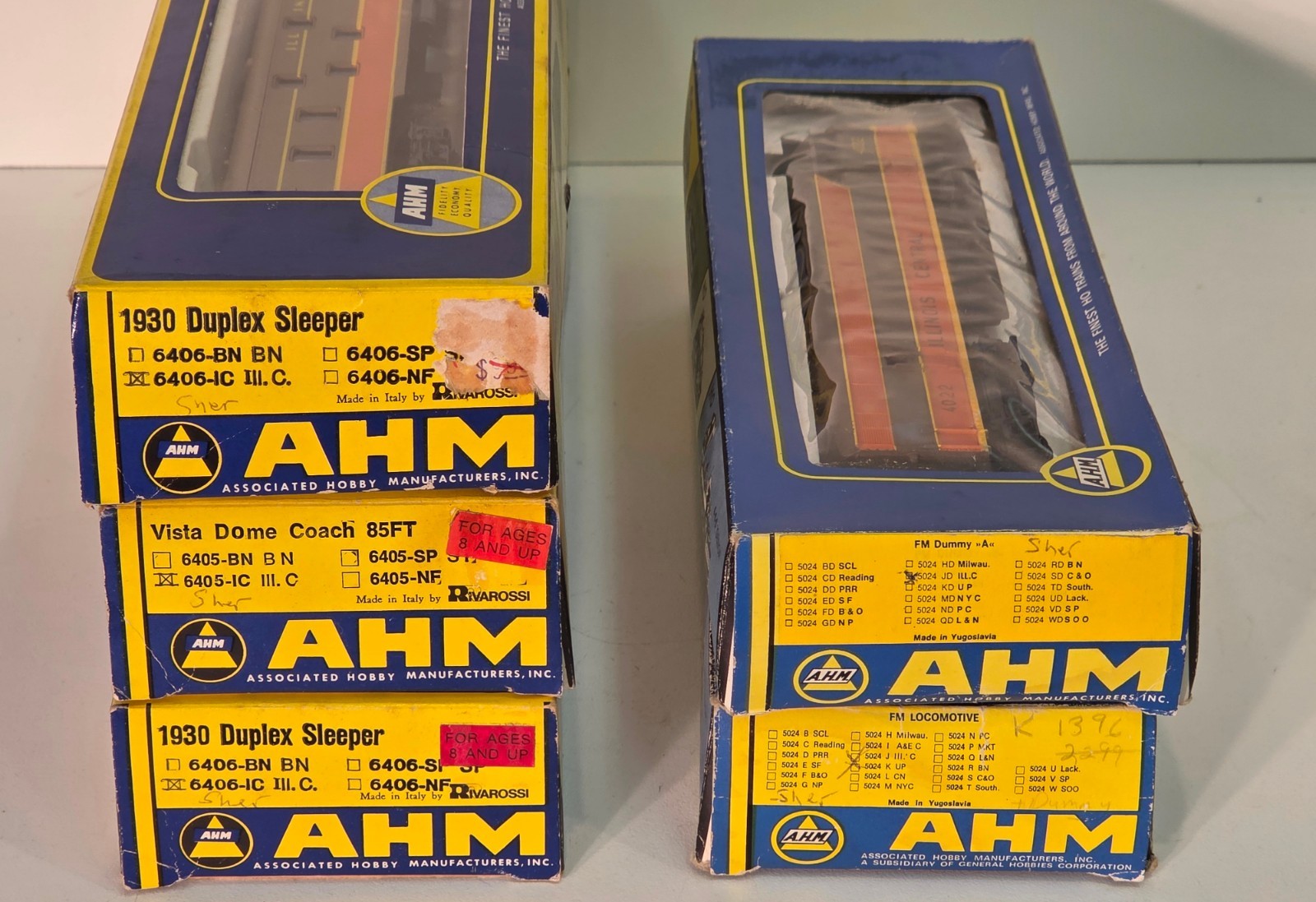 AHM Rivarossi HO Illinois Central FM C-Liner Diesel Locomotives 4022 w/ (3) Cars