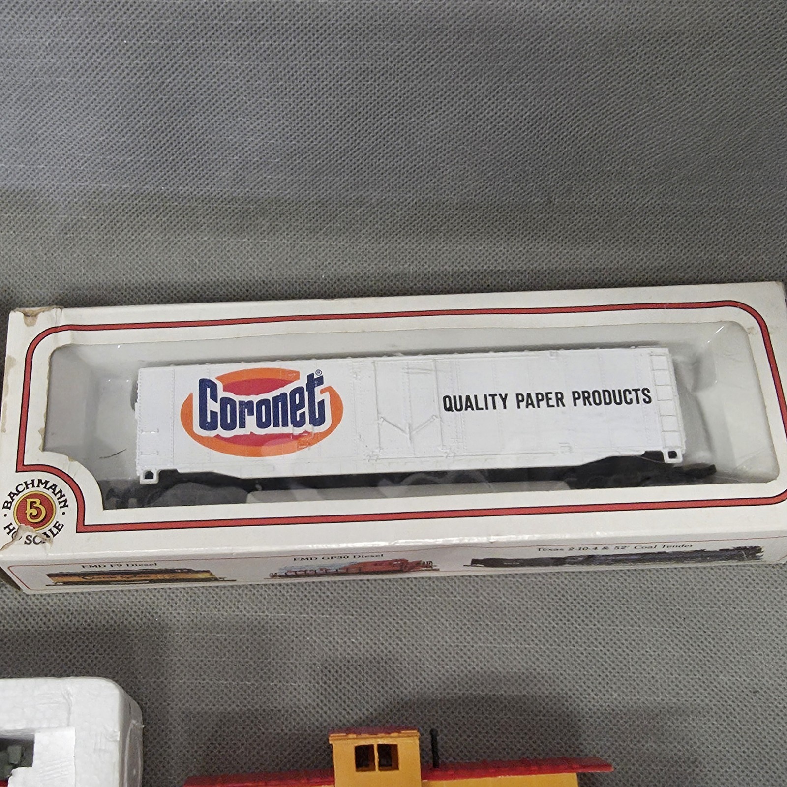 Lot of Bachman Union Pacific Diesel Locomotive 866 HO + Caboose More Cars Train