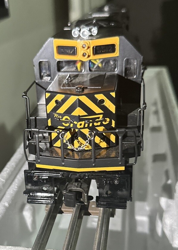 O Lionel 6-18221 Denver & Rio Grande SD-50 Locomotive #8