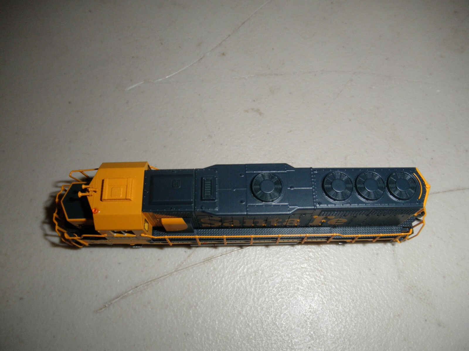 Sante Fe GP-40 – Blue/yellow w/ DCC & sound