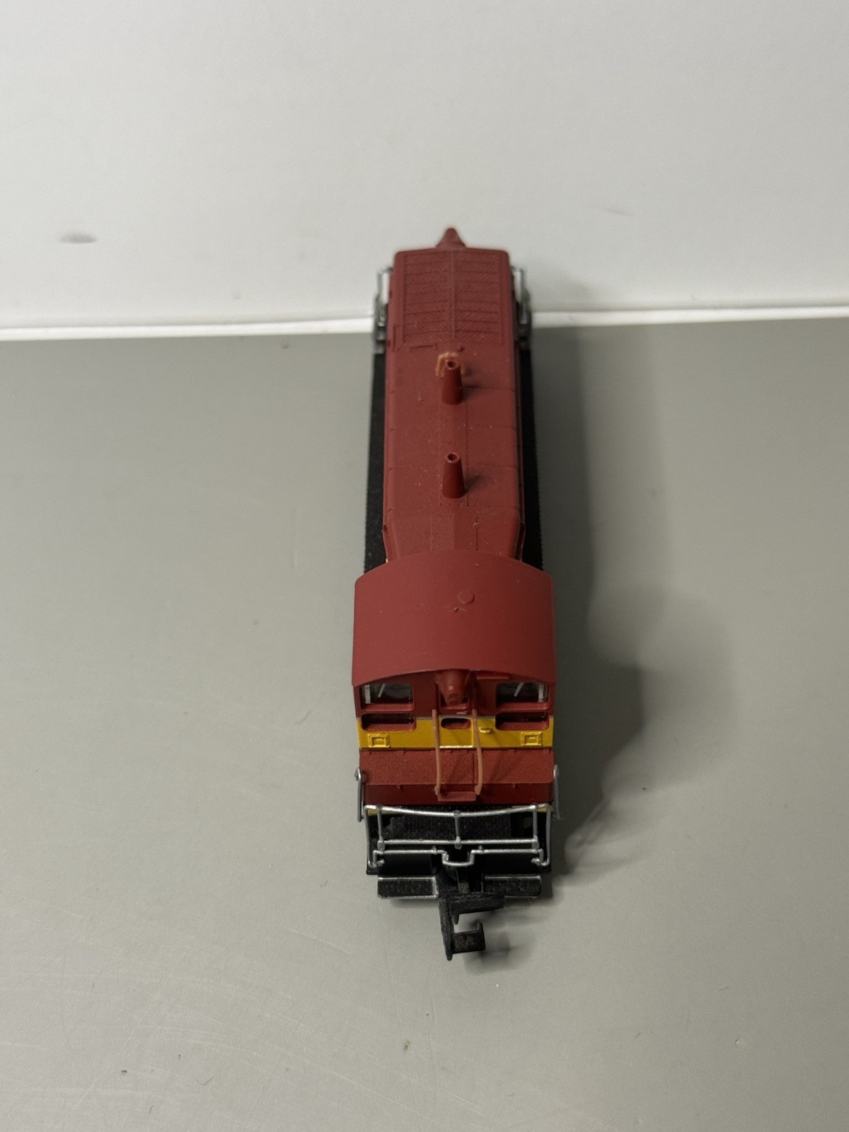 N Scale NSW9 Switcher Florida East Coast FEC #226 Diesel Locomotive w/ Case