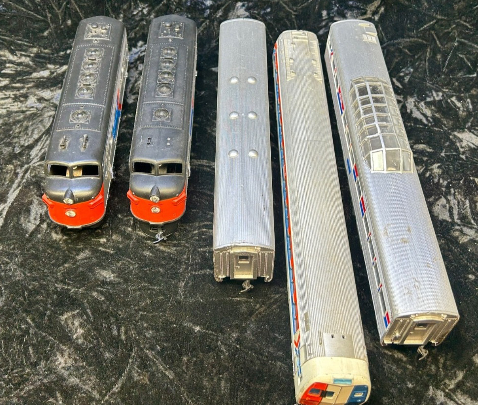 5 Amtrak HO Train, 2 Cars, 2 Loco 103, 157, Locomotive Set Runs GREAT F7A-3 8WD