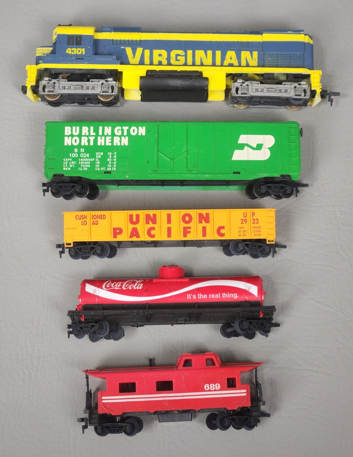 VTG Tyco Train Set Virginian Locomotive BN Boxcar UP Coke HO Scale Untested