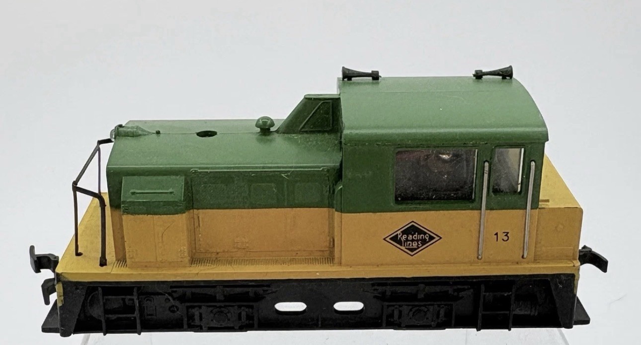 Vintage HO Scale Reading Lines 13 Train Engine