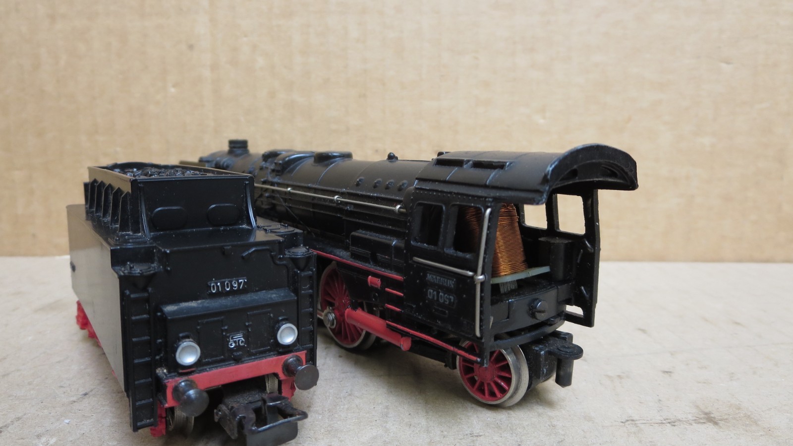 Märklin 3048 BR 01 Deutsche Bundesbahn (DB) Class Steam Engine HO