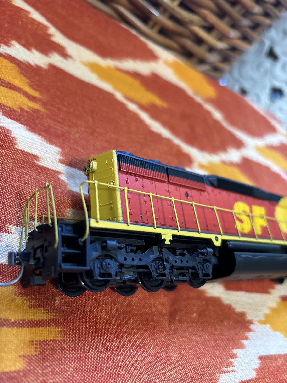Santa Fe 5140 Red & Yellow, HO Used Locomotive