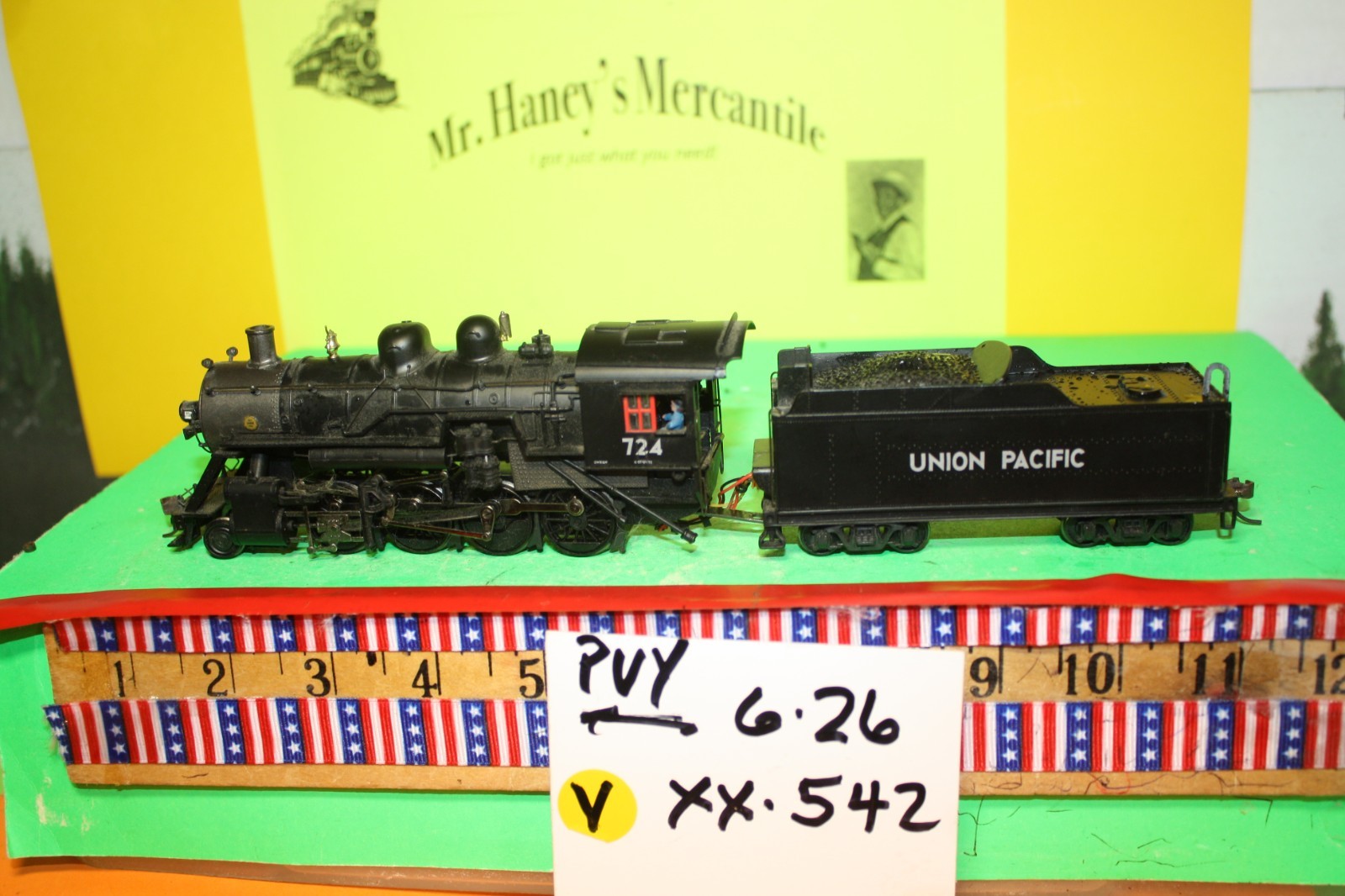 HO Scale Bachmann Spectrum *UNION PACIFIC 2-8-0 Locomotive #724 & Tender