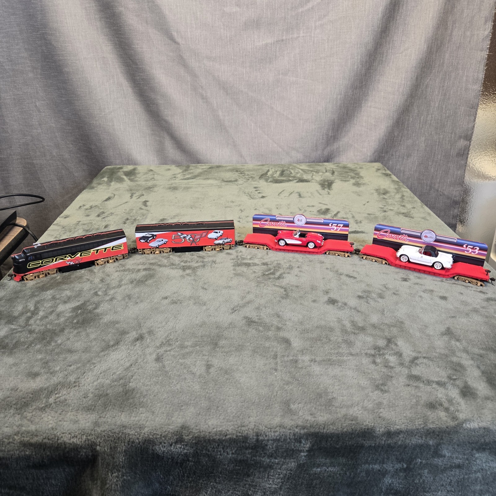Hawthorne Bachman RARE HO Corvette 50th Anniversary Train Engine #1 & 2 + 2 Cars