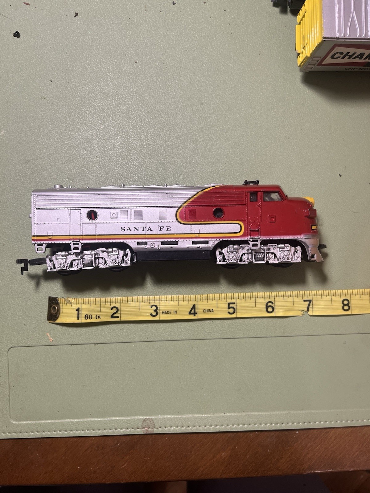 LIFE LIKE HO SCALE SANTA FE F7A POWERED DIESEL LOCOMOTIVE Red Silver