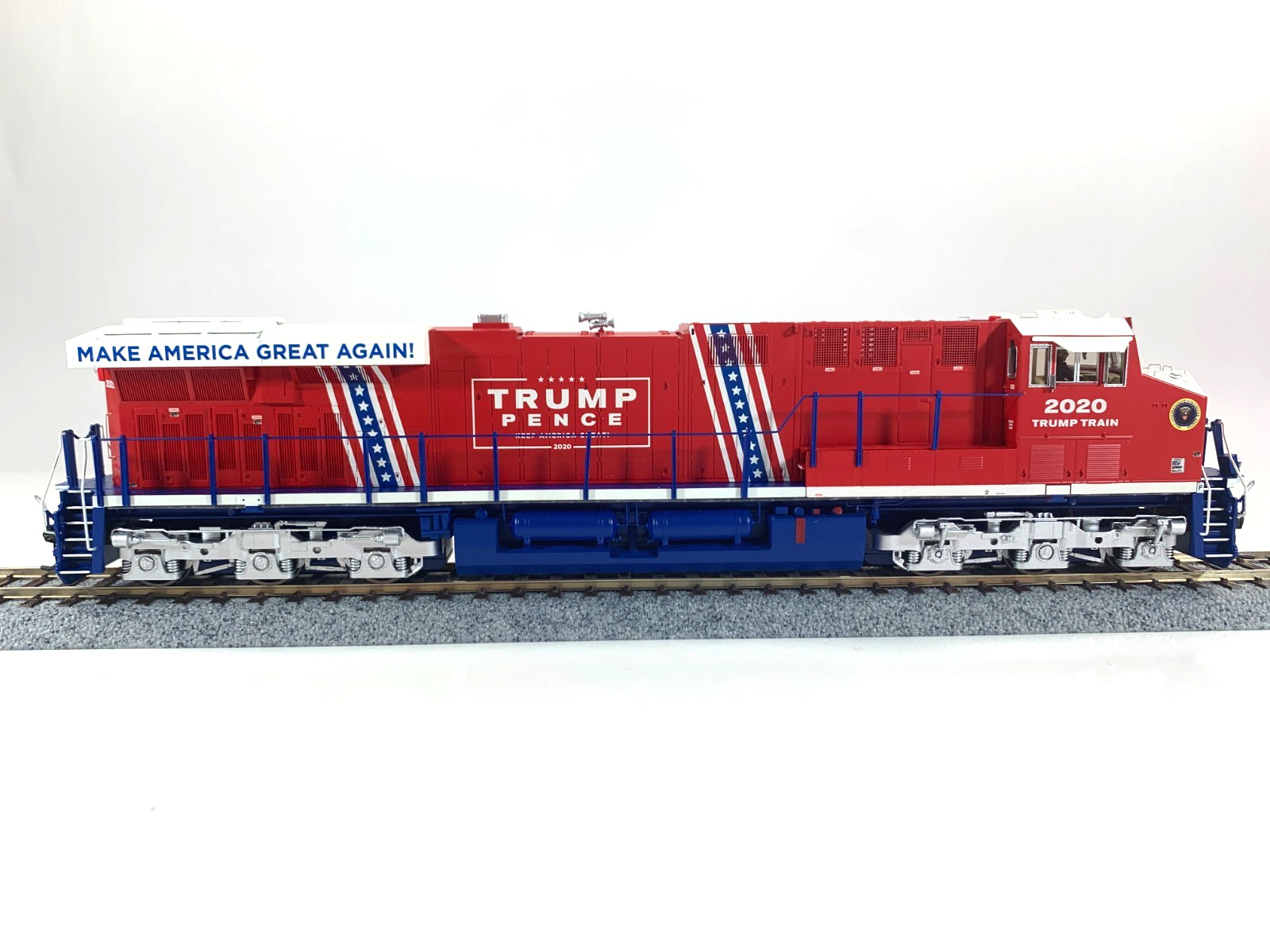 HO MTH 80-2415-1 Trump ES44AC Diesel #2020 w/ Proto 3.0 & Flashing Lights /Voice