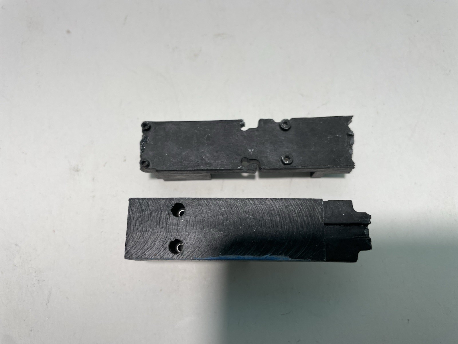 A2 Unbranded Ho Scale model Train Parts Diesel Locomotive Underframe Parts Only