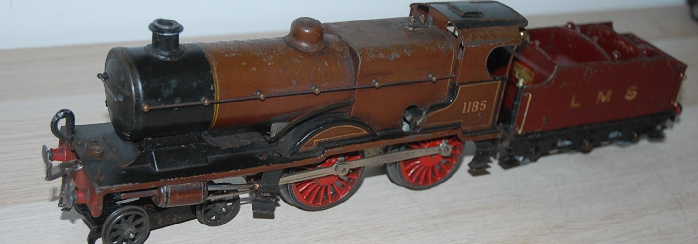 HORNBY O GAUGE CLOCKWORK COMPOUND LOCOMOTIVE AND TENDER IN RED LMS LIVERY
