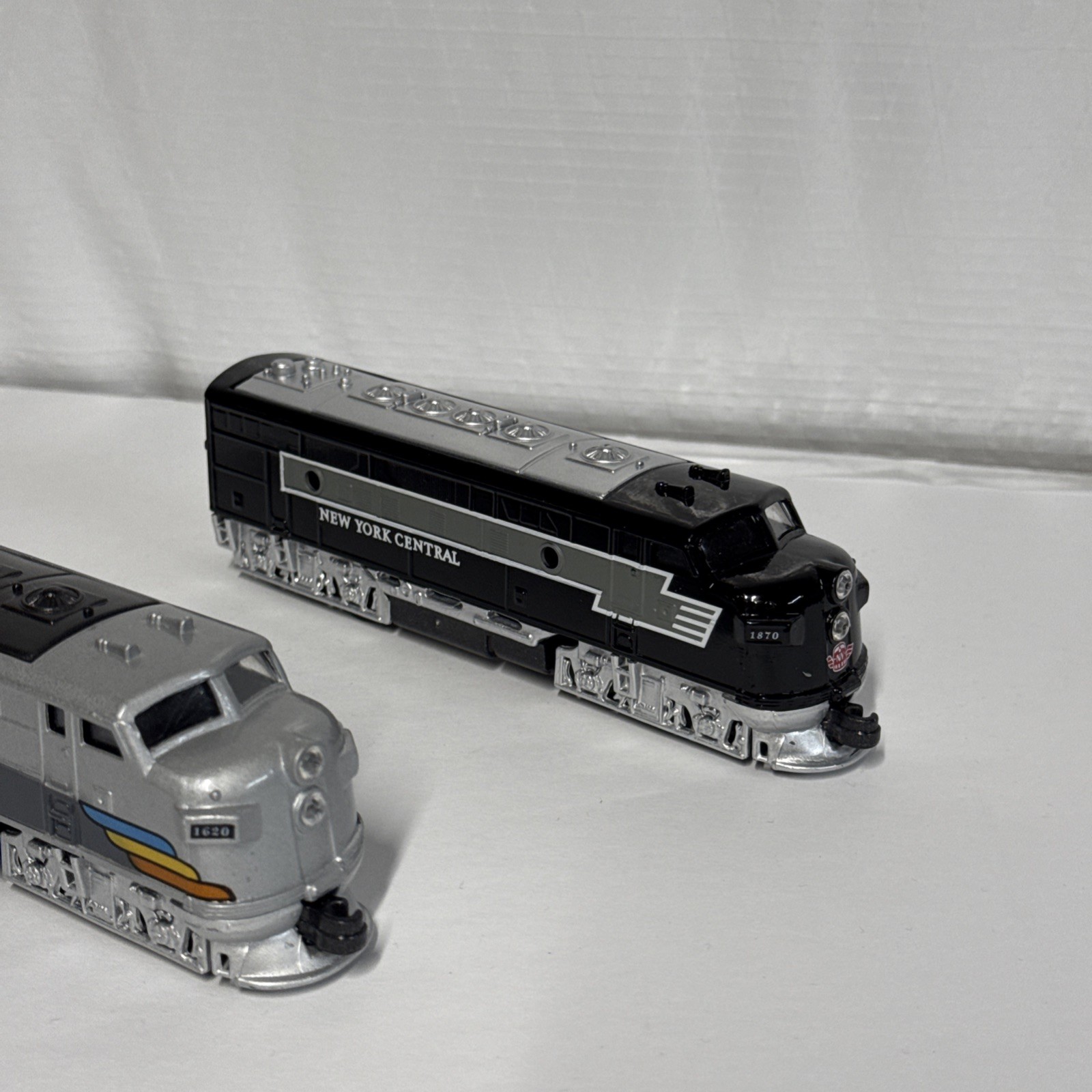 Pair Of Pull Back Plastic Diecast Train Diesel Engines Toys 6.5 Inch Length
