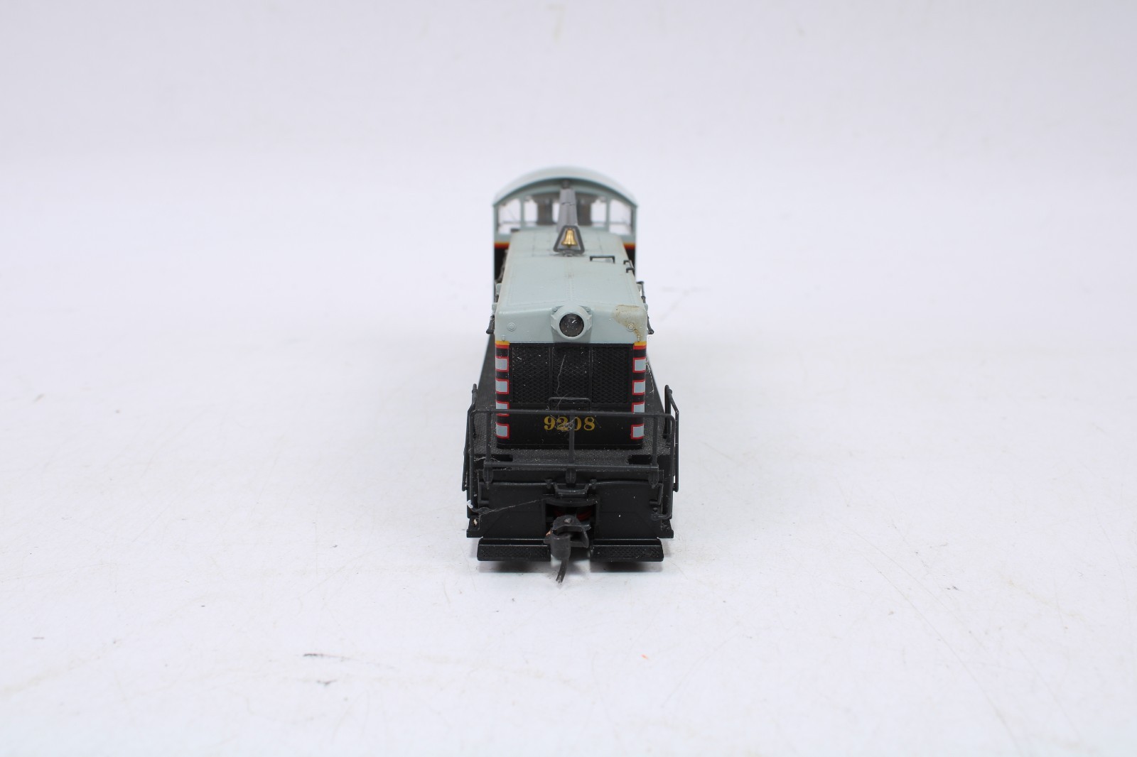 KATO 37-10F HO Scale EMD NW2 Phase I Diesel Locomotive CB&Q Burlington #9208