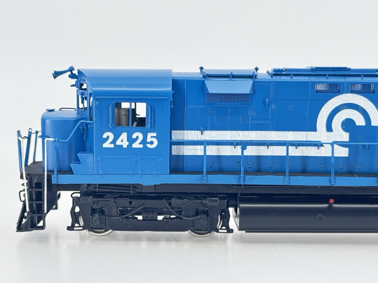 HO Scale Overland Models OMI 1925 Conrail Alco C425 Diesel Locomotive CR #2425