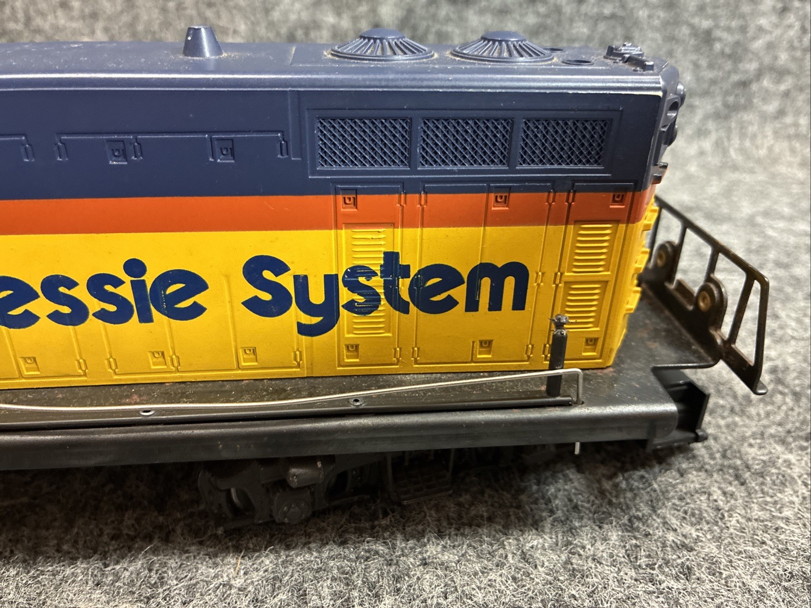 Lionel 8463 Chessie System B&O Locomotive Blue Yellow GP20