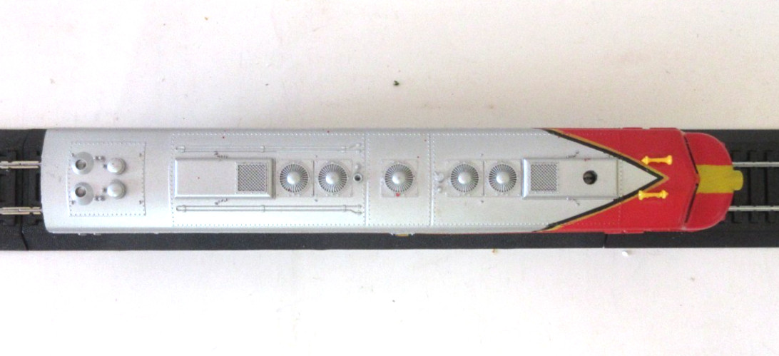 Model Power Santa Fe EMD E9 Powered Diesel Locomotive. HO Scale 920