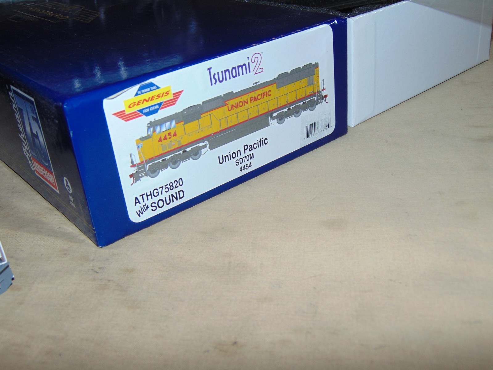 ATHEARN GENESIS HO 75820 UNION PACIFIC SD70M DIESEL DCC & SOUND -BRAND NEW