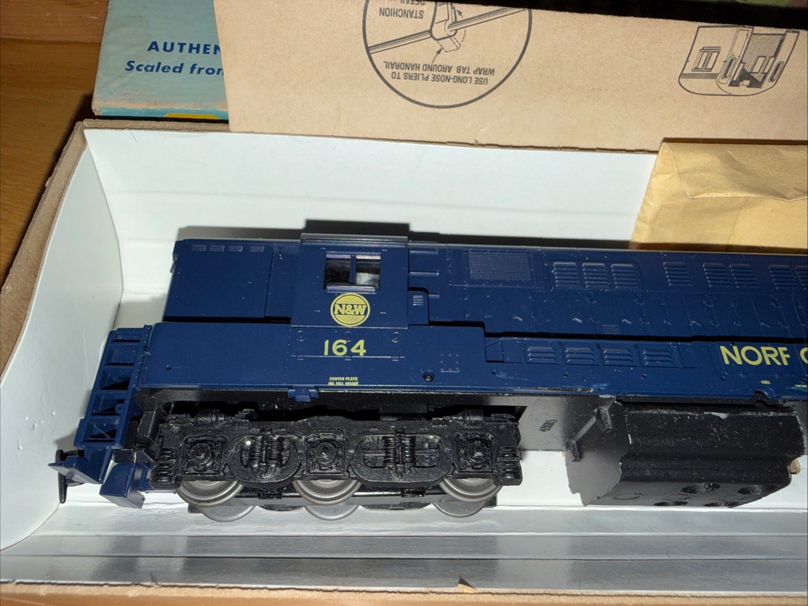 ATHEARN #4304 HO SCALE NORFOLK AND WESTERN H24-66 TRAINMASTER LOCOMOTIVE #164.