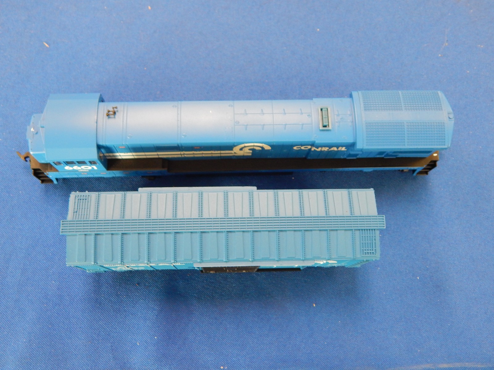 HO Atlas C30-7 No. 8609 Conrail #6601 Locomotive Engine & Model Power Box Car